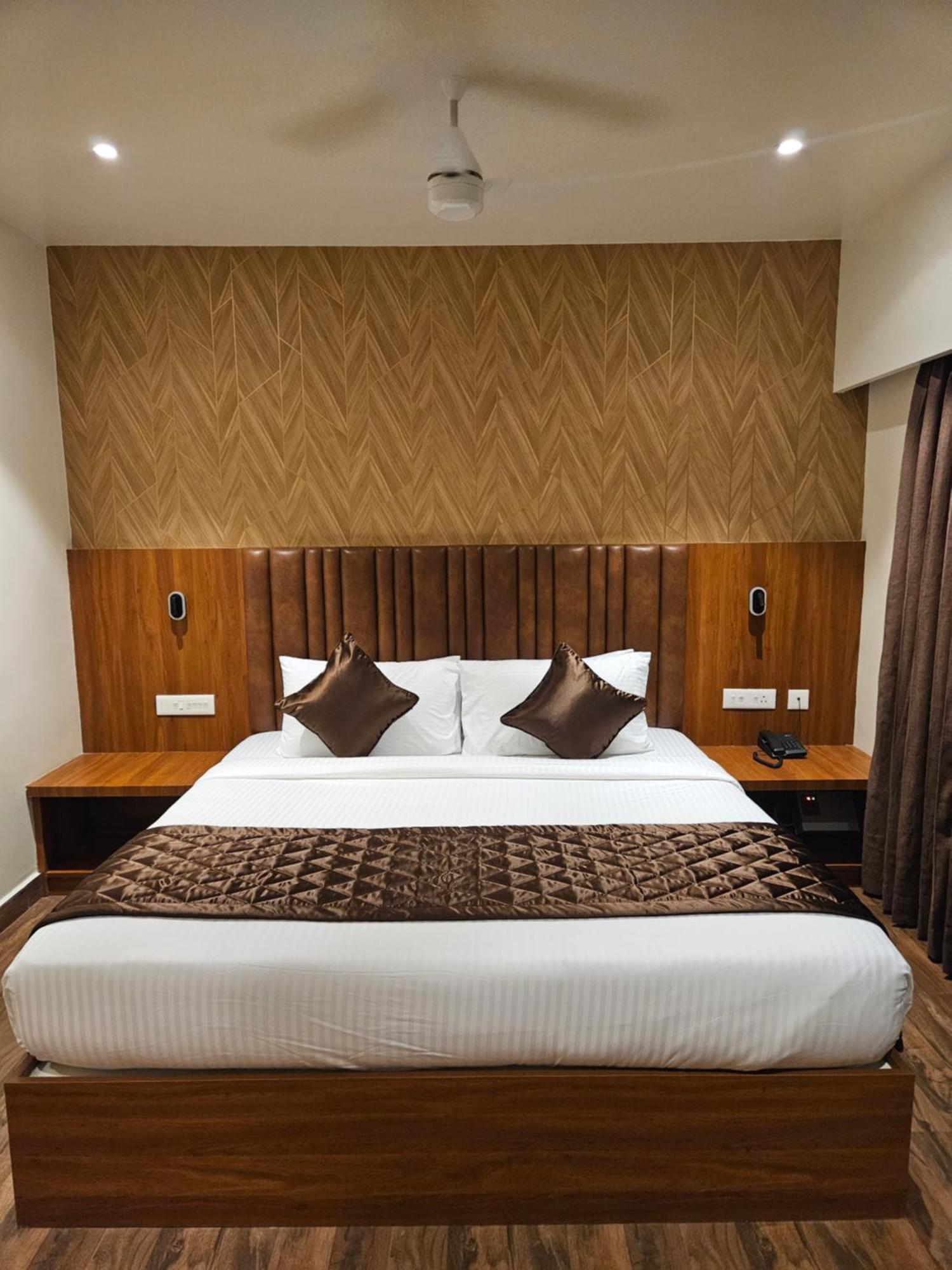 Hotel Pl Grand Karaikudi Eksteriør billede