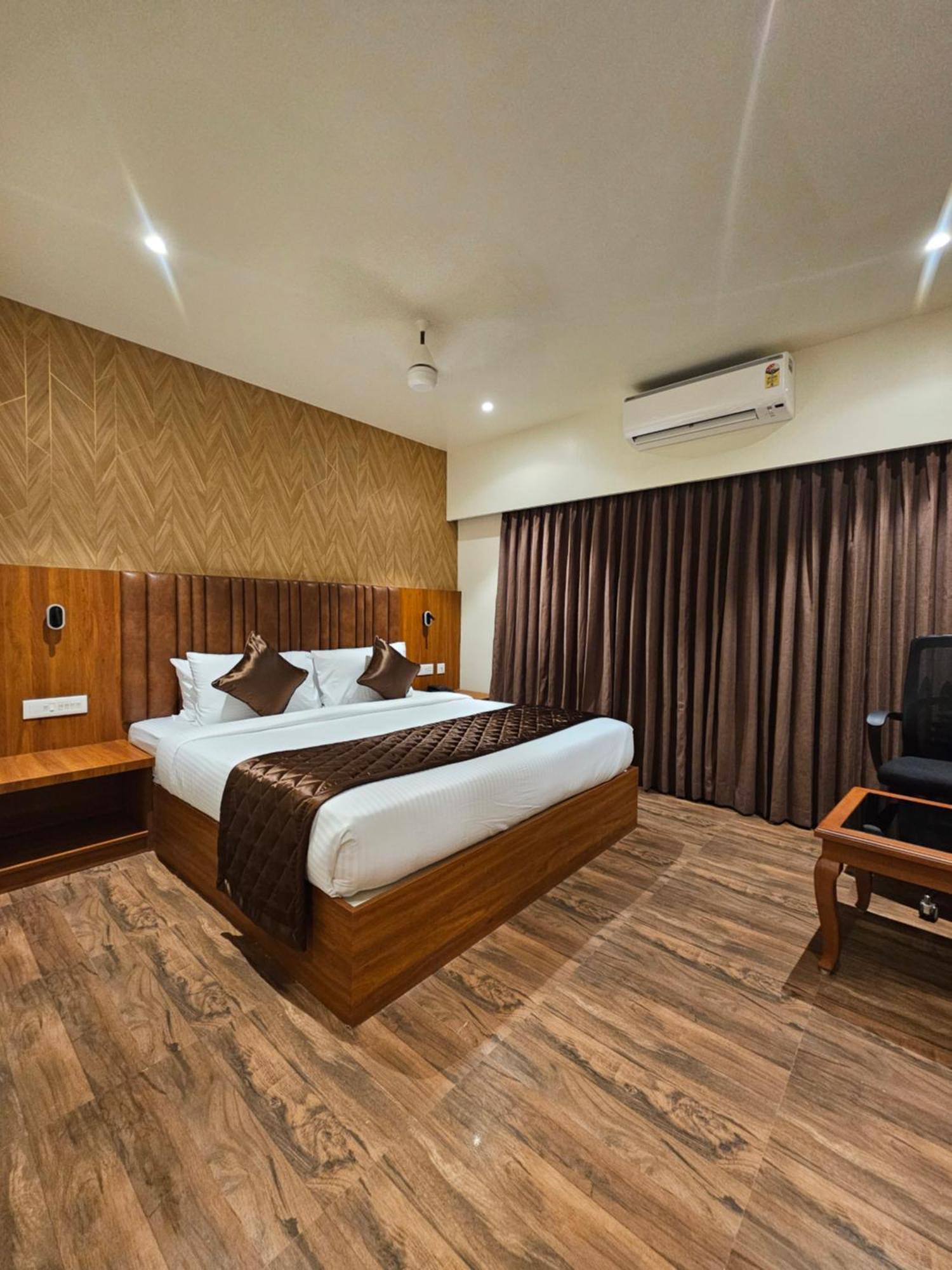 Hotel Pl Grand Karaikudi Eksteriør billede