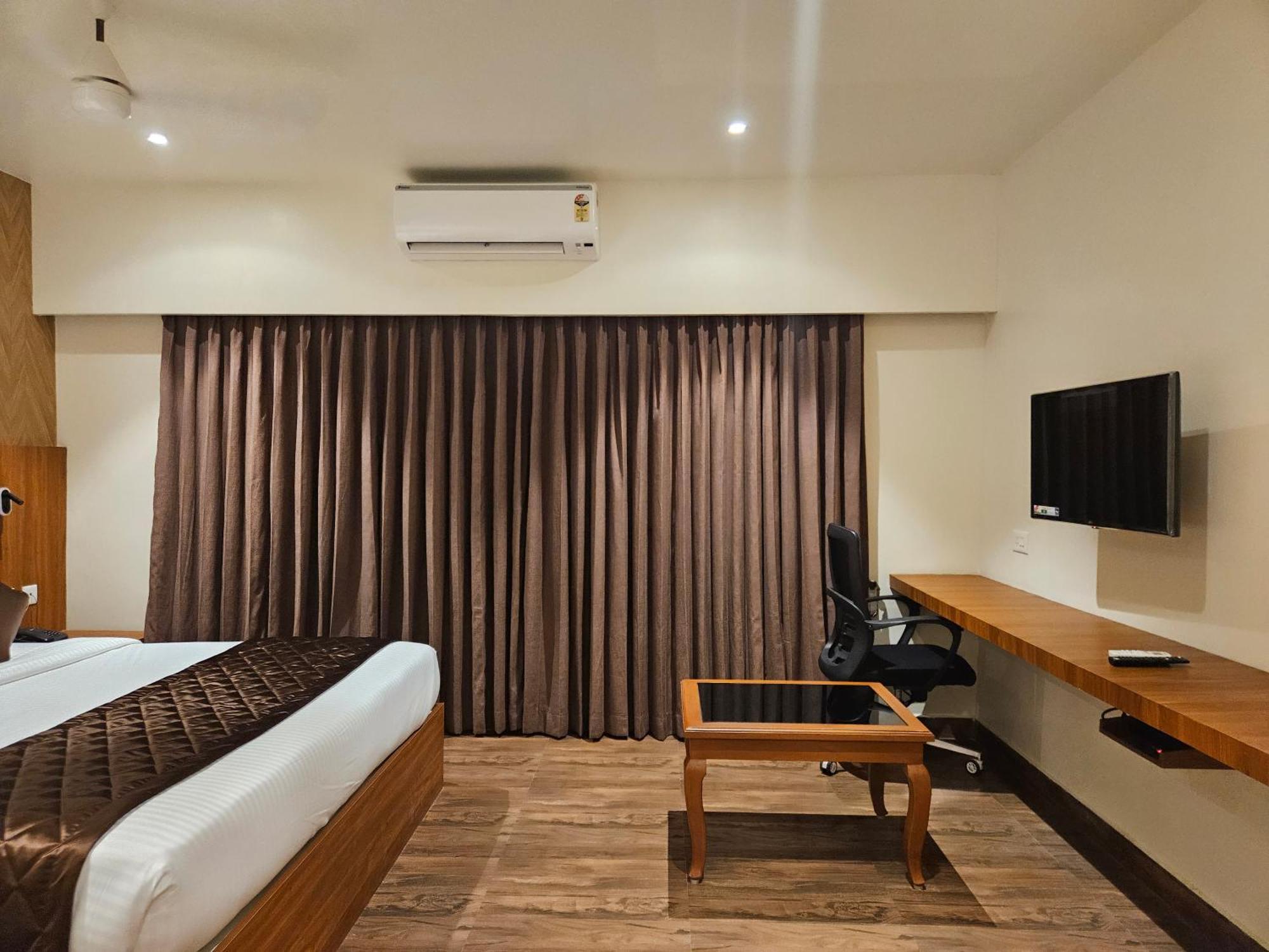 Hotel Pl Grand Karaikudi Eksteriør billede