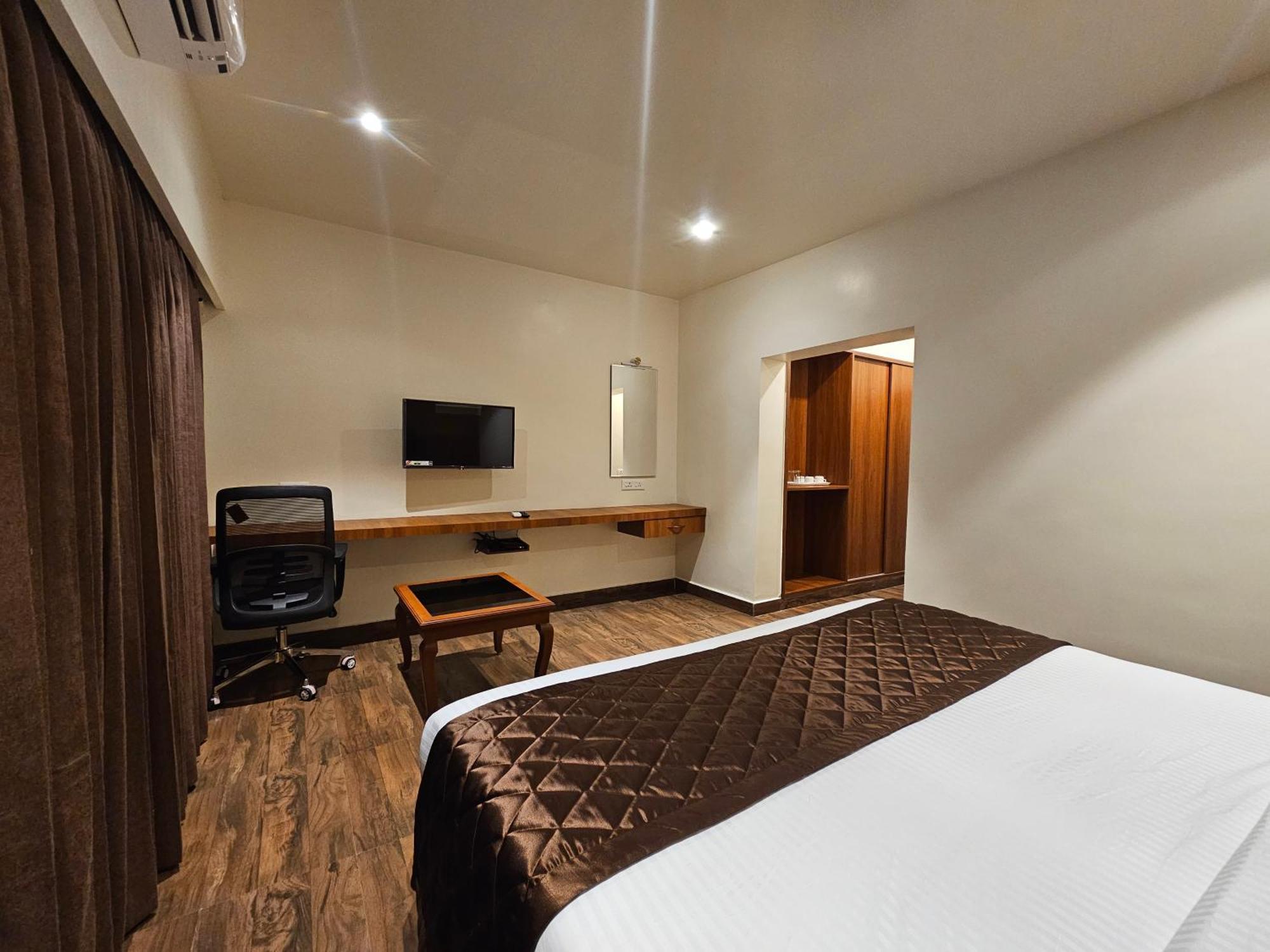 Hotel Pl Grand Karaikudi Eksteriør billede