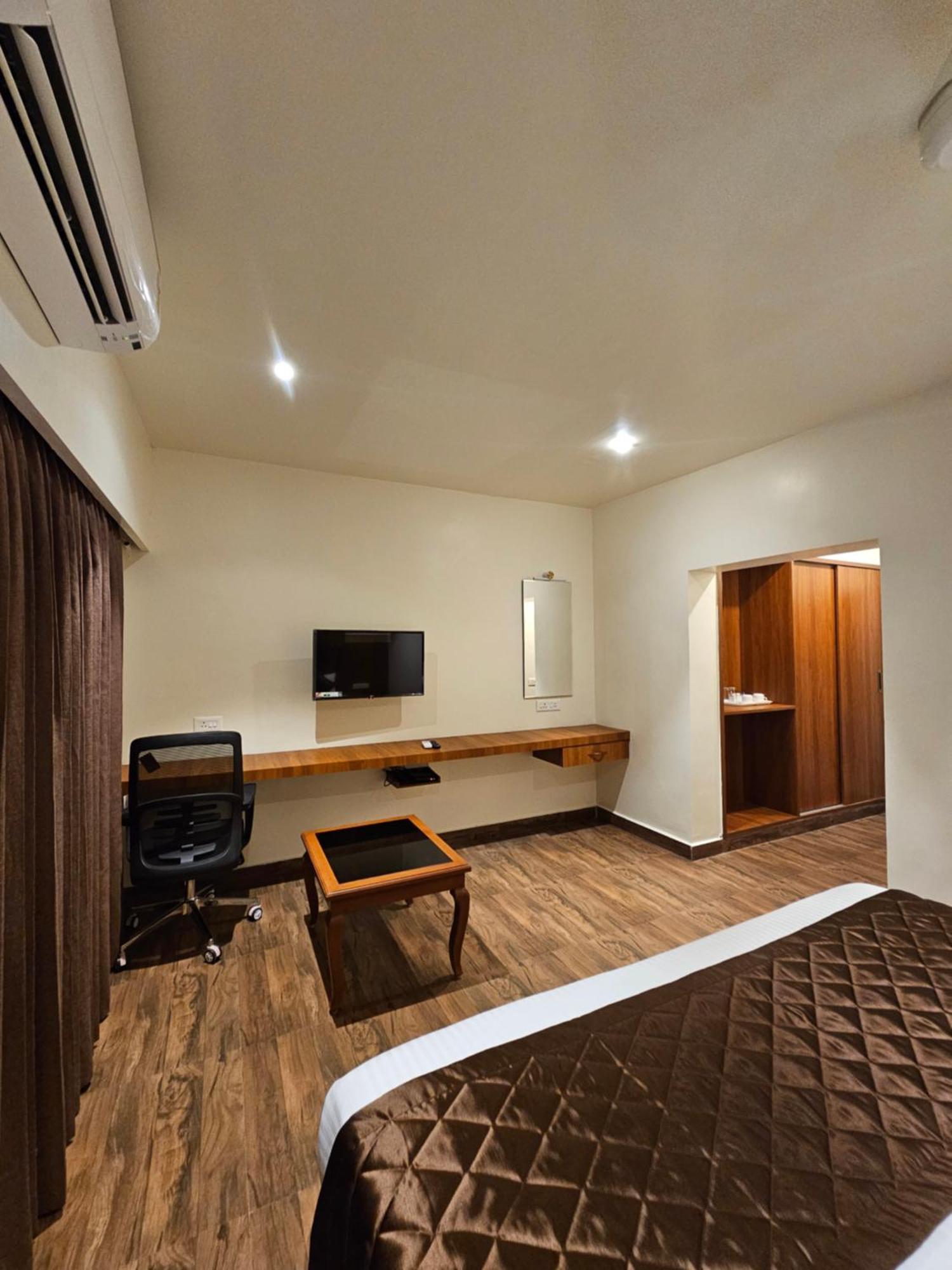Hotel Pl Grand Karaikudi Eksteriør billede