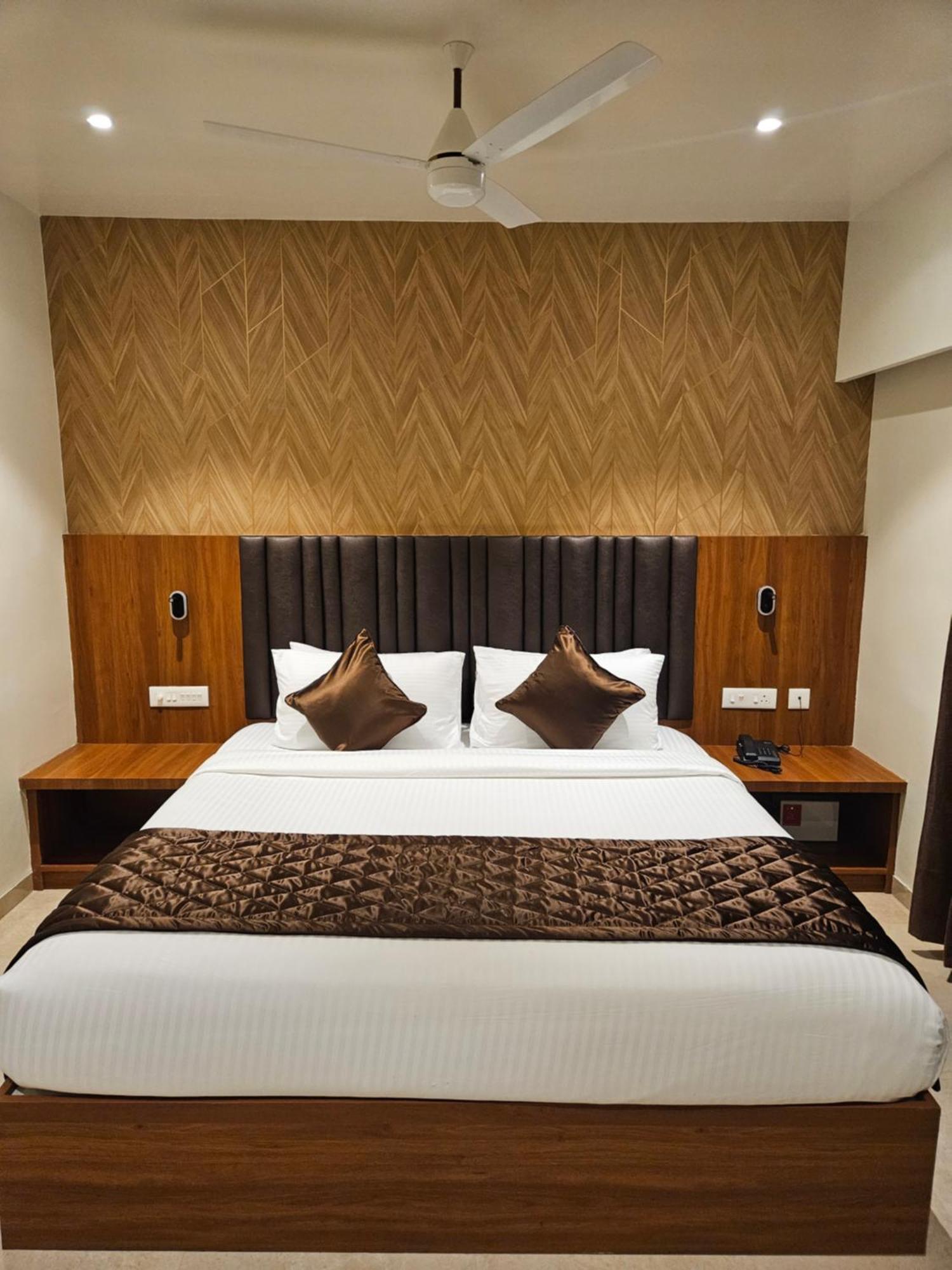 Hotel Pl Grand Karaikudi Eksteriør billede